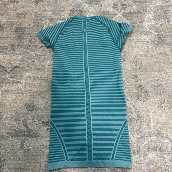 Lululemon Swiftly Short Sleeve Shirt 2 - Picture 3 of 4